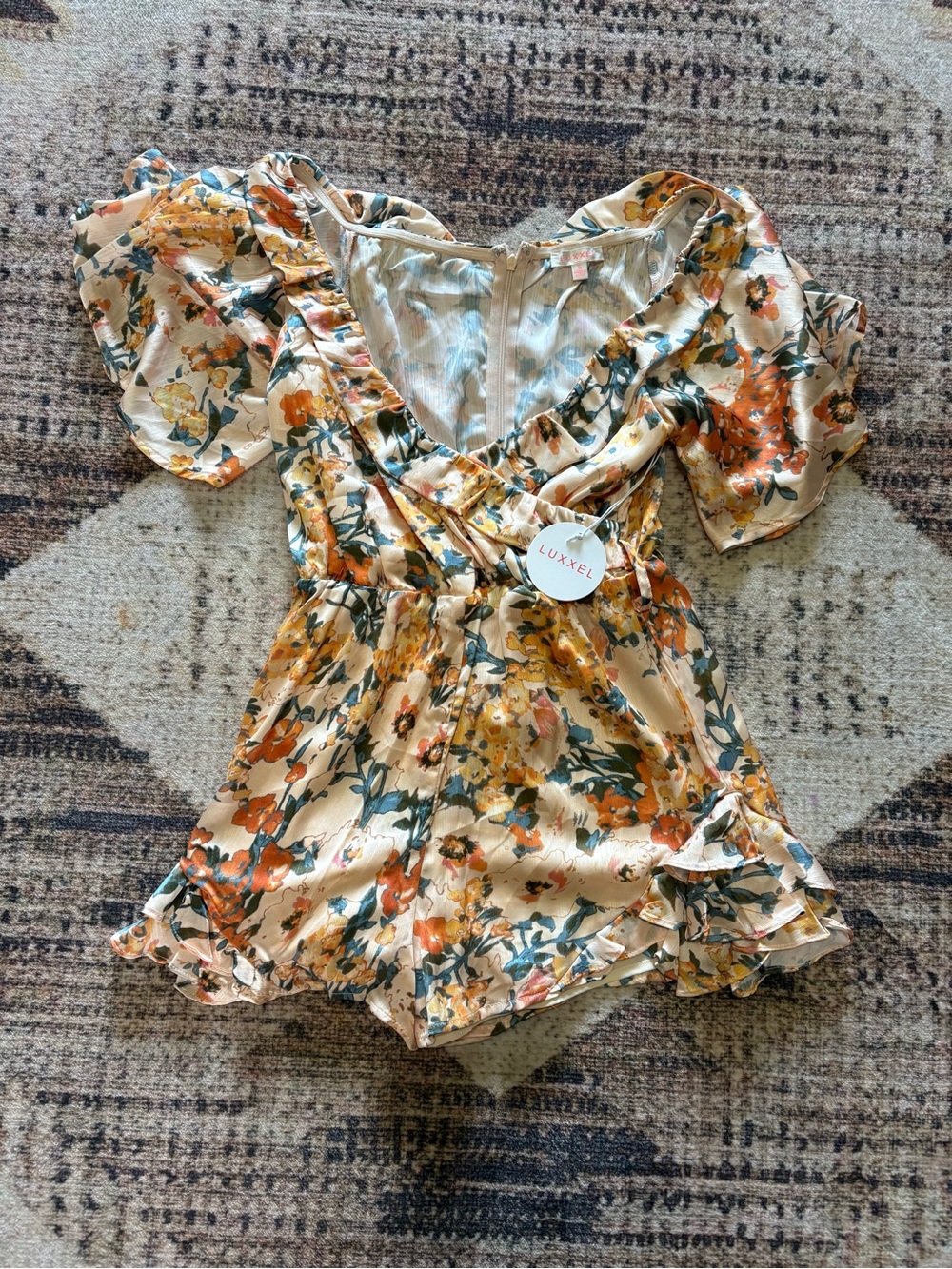 Luxxel NWT Floral Ruffle V-Neck Women's Romper Size Small